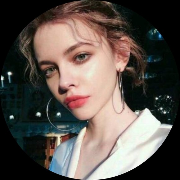 Profile Picture of Watson Julianne (@watsonjulianne) on Poshmark