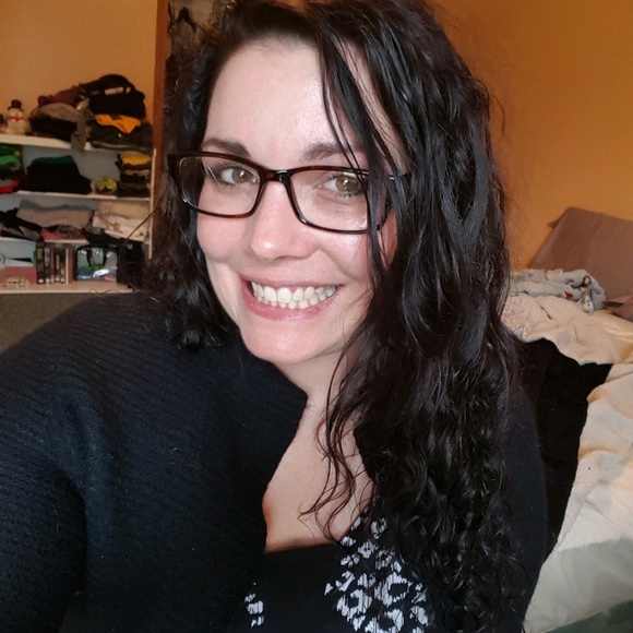 Profile Picture of Jennifer Emmerling (@jennemm22) on Poshmark