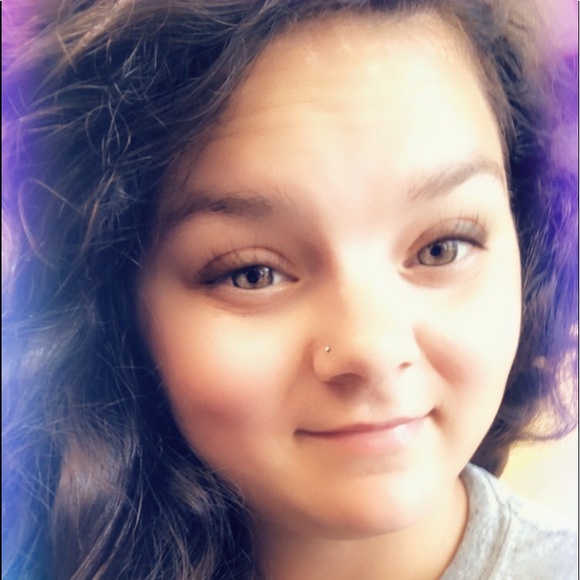 Profile Picture of Haley Jones (@haleyjones147) on Poshmark