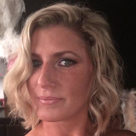 Profile Picture of Kristen Monks (@kalanastar) on Poshmark