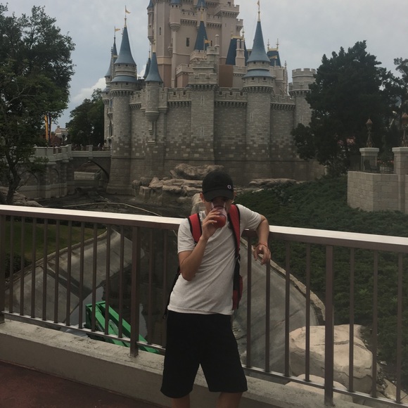 Profile Picture of Danny Simon (@danny_simon) on Poshmark