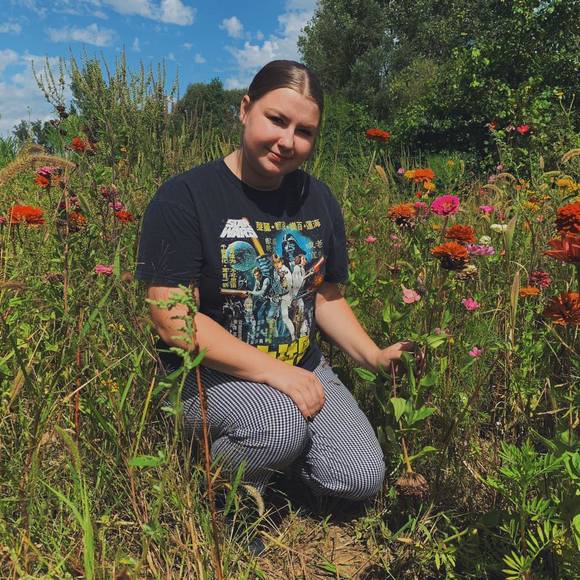 Profile Picture of Olivia Wakeham (@oliviawakeham) on Poshmark