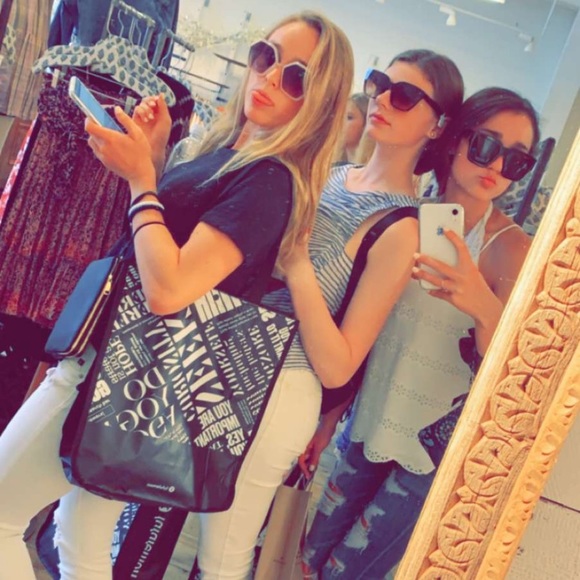 Profile Picture of Catherine Coffey (@catherine007473) on Poshmark