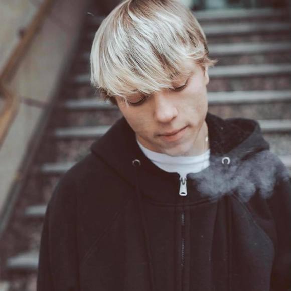 Profile Picture of Leo Tenhoopen (@swifyduck) on Poshmark