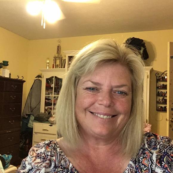 Profile Picture of Christine Hoskins (@christinehos874) on Poshmark