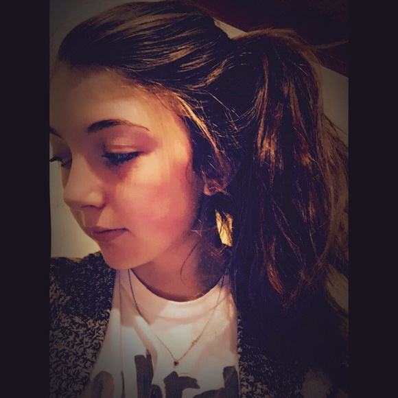 Profile Picture of Emma Vallery (@emvallery) on Poshmark