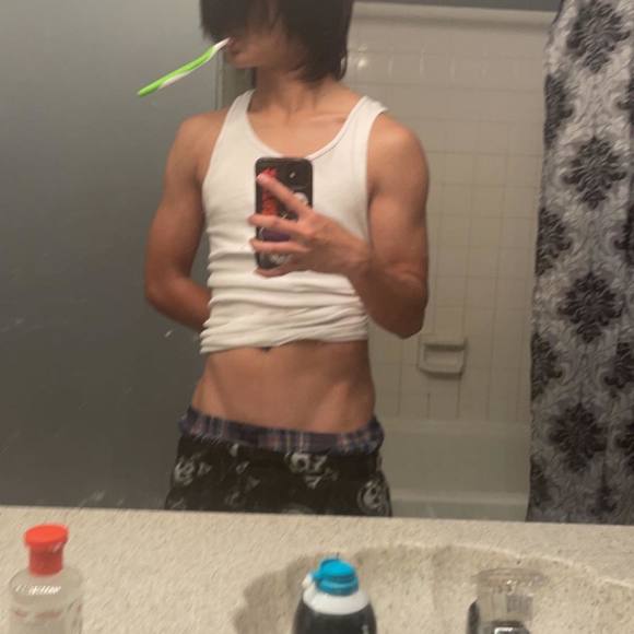 Profile Picture of Christian Abanto (@drayee) on Poshmark