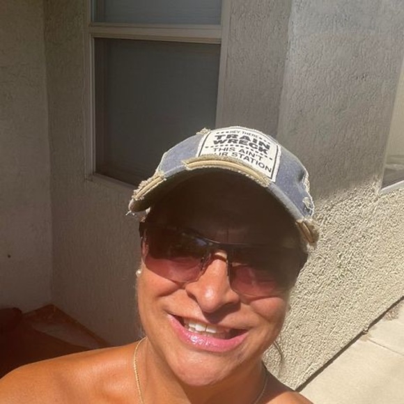 Profile Picture of Mia Foster (@miafoster697) on Poshmark