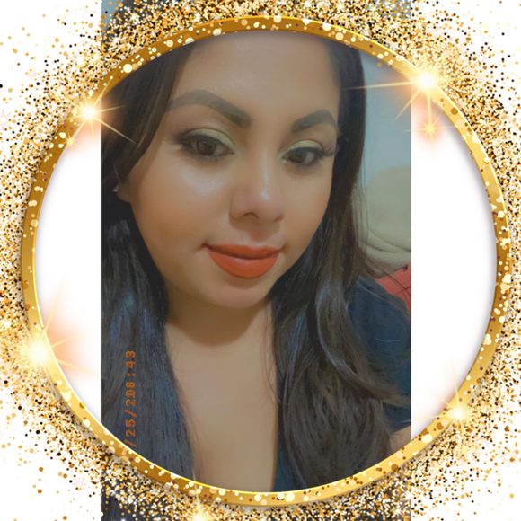 Profile Picture of Lorena Salinas (@lorenasalinas21) on Poshmark