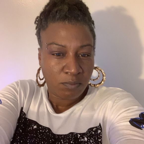 Profile Picture of Shena Graham (@tashenagraham4) on Poshmark