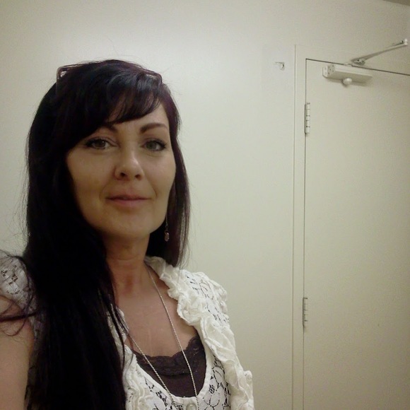 Profile Picture of Sheryl Glade (@angelleyes25) on Poshmark