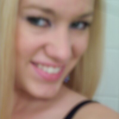 Profile Picture of Helen McDermott (@helenicat) on Twitter
