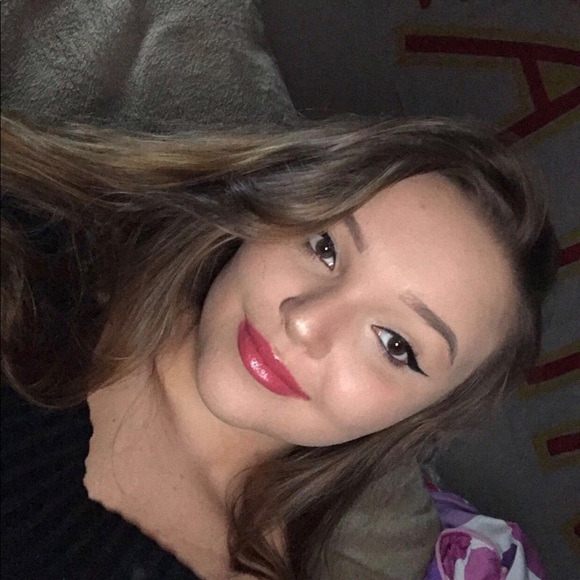 Profile Picture of Kayla Birman (@kaybirman) on Poshmark