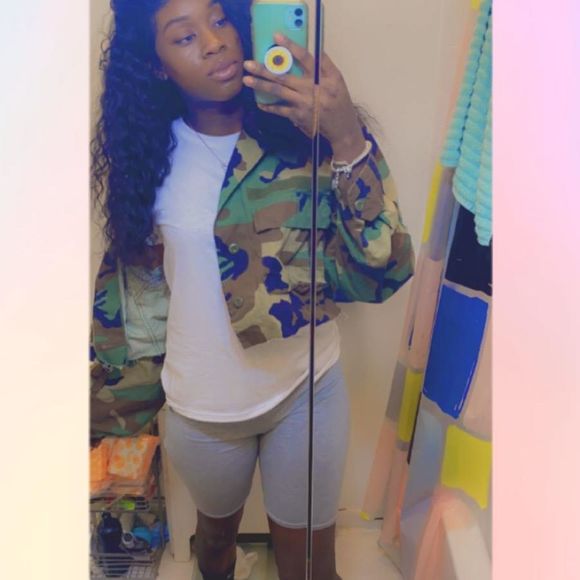 Profile Picture of Taneyah Mitchell (@taneyahmitchell) on Poshmark