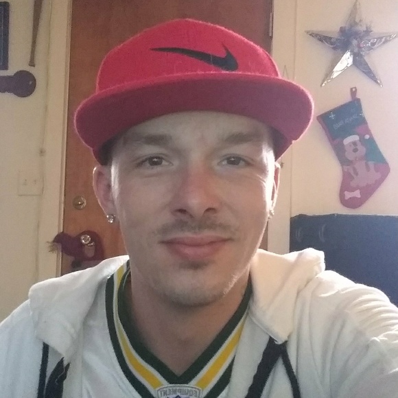 Profile Picture of Jonathan Streeter (@mellow0213) on Poshmark