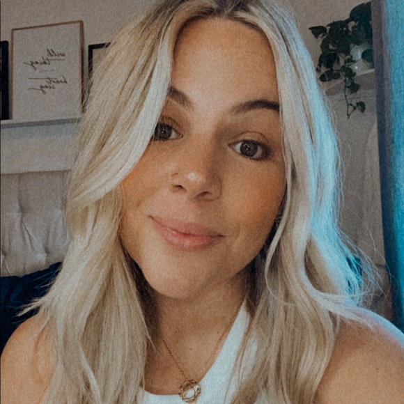 Danielle Fanelli - Poshmark Profile Picture of Danielle Fanelli (@danithegirl_) on Poshmark