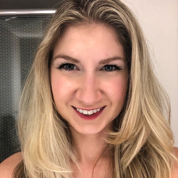 Profile Picture of Lauren Hickson (@laurenhickson1) on Poshmark