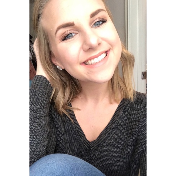 Profile Picture of Madison Mutchler (@madisonmutchler) on Poshmark