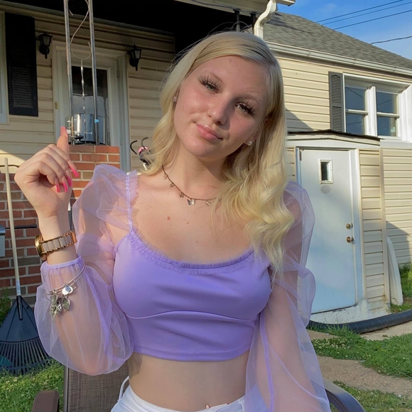 Profile Picture of Mercedes Mercedes (@m_mercedes) on Poshmark