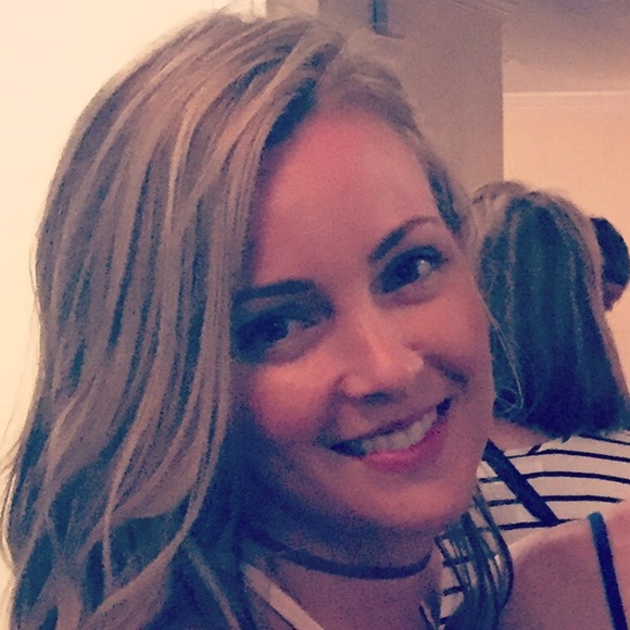 Profile Picture of Katie Sambrick (@katiesambrick) on Poshmark