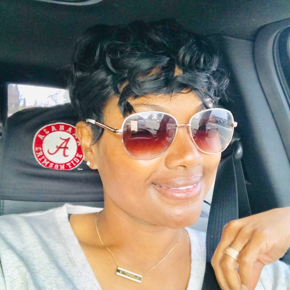 Profile Picture of Lelia Mccutchen (@lelia_mccutchen) on Poshmark