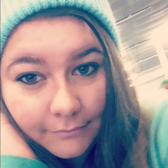 Profile Picture of Andrea Piacente (@adplove95) on Poshmark