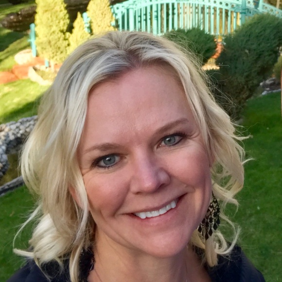 Profile Picture of Staci Roylance (@staciroy) on Poshmark