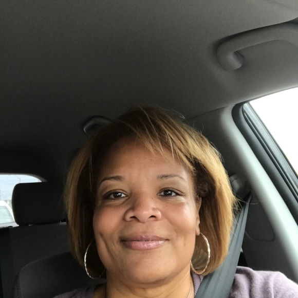 Profile Picture of Lisa Jones (@lcjones224) on Poshmark