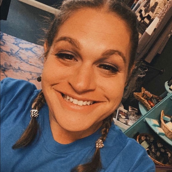 Erin Marden - Poshmark Profile Picture of Erin Marden (@erin_marden) on Poshmark