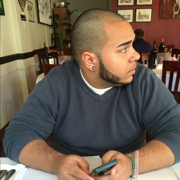 Profile Picture of Joshua Rocha (@tw1nk3y) on Poshmark