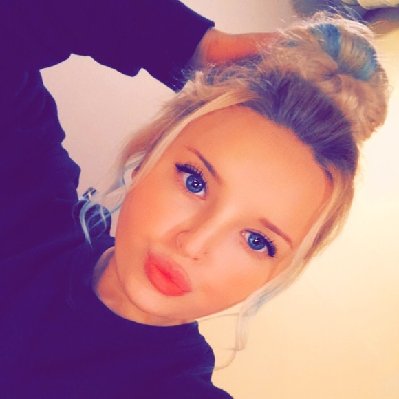 Profile Picture of Gabrielle Byrd (@gabrielle_byrd) on Poshmark