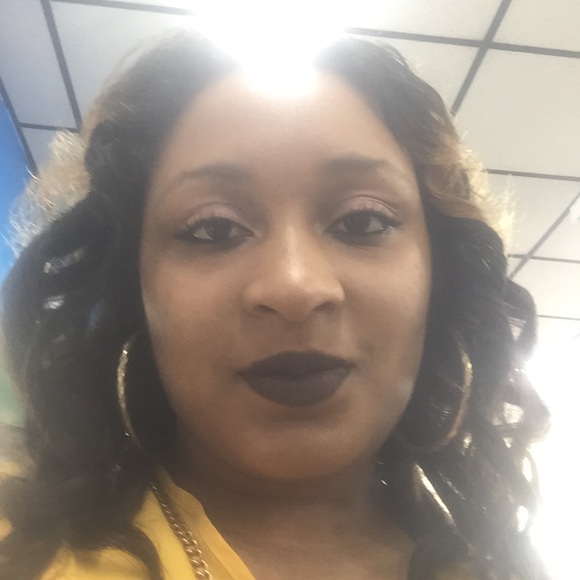 Profile Picture of Amber Mclaurin (@mclaurinamber94) on Poshmark