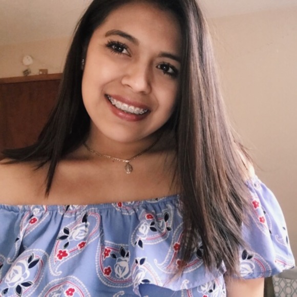 Profile Picture of Anayeli Ramirez (@yeliss) on Poshmark