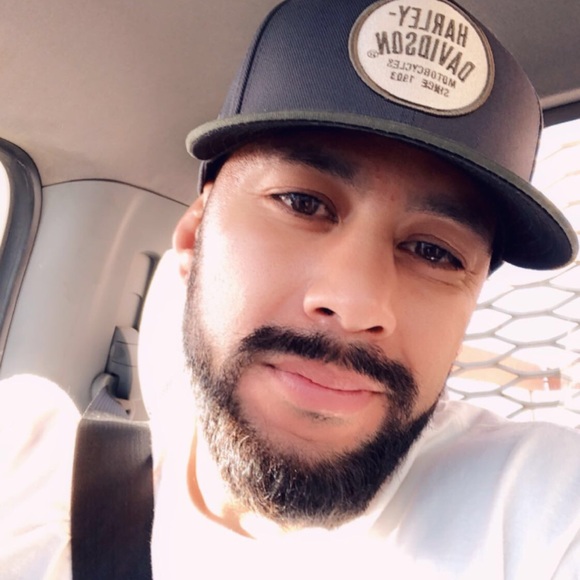 Profile Picture of Christopher Pavone (@pav1fxdf) on Poshmark
