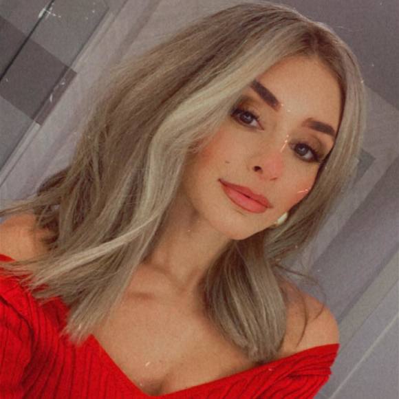 Profile Picture of Miriah Mascetta (@mmmascetta) on Poshmark