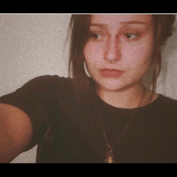 Profile Picture of Sarah Barthule (@thistle_darling) on Poshmark