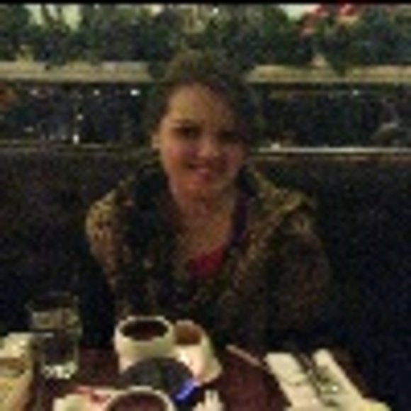 Profile Picture of Chrysti Genetski (@chrysti01) on Poshmark