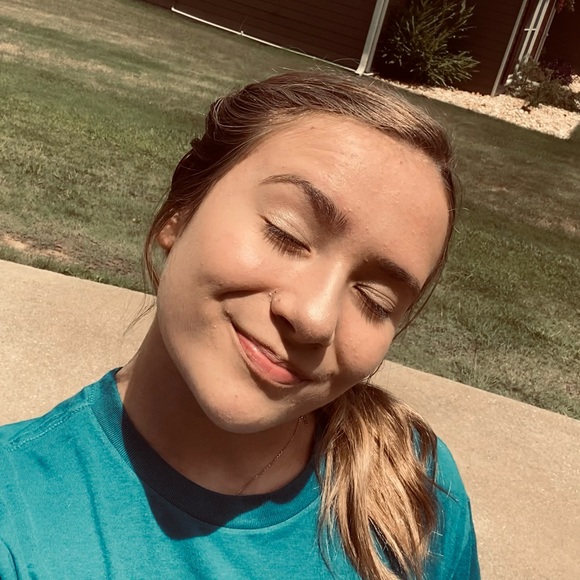 Profile Picture of Kaydence Lightsey (@kaydencel4) on Poshmark