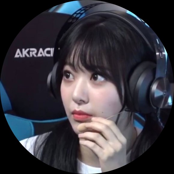 Profile Picture of Aiyu ♡ (@aiyuyu) on Poshmark