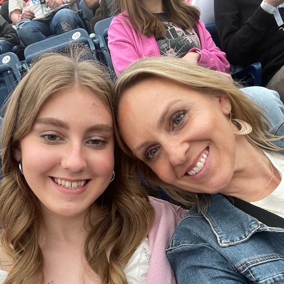 Profile Picture of Lisa Sousek (@lisasousek) on Poshmark