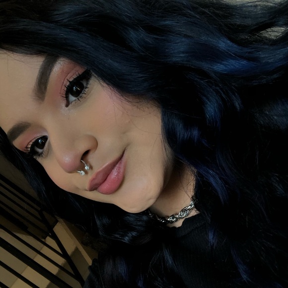 Profile Picture of Julie Carmona (@crybebaa666) on Poshmark