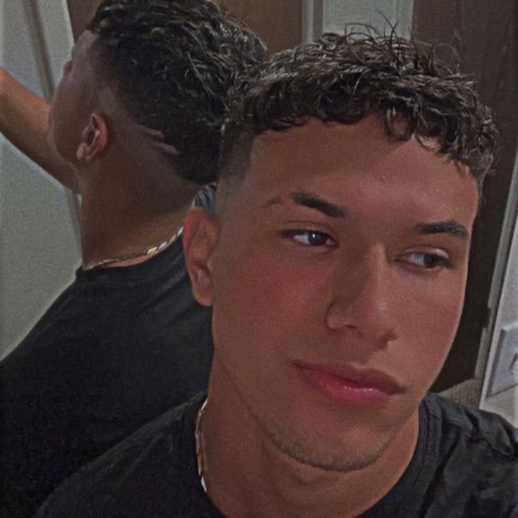 Profile Picture of Brayan Brayan (@brayanbrayan344) on Poshmark