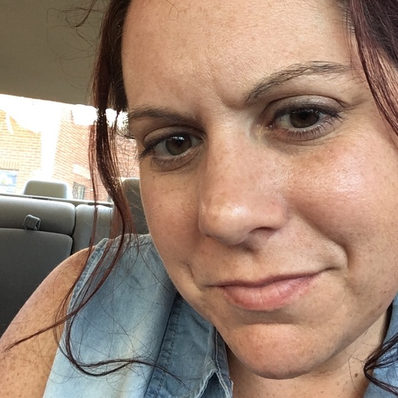 Profile Picture of Joni Mckeel (@jolanae516) on Poshmark