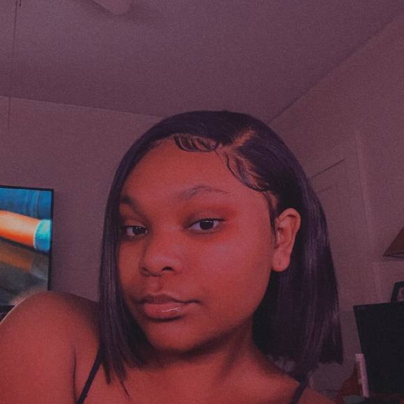 Profile Picture of Erica Ambles (@ericaambles) on Poshmark