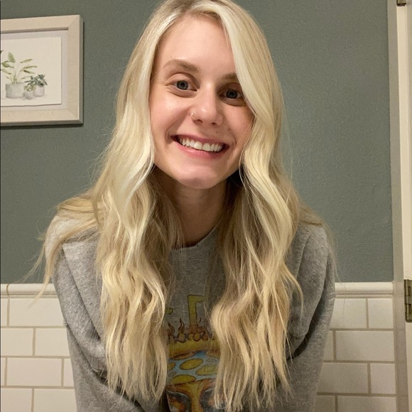 Profile Picture of Josie Alberts (@josienoel) on Poshmark