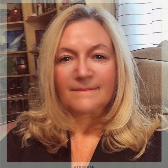 Profile Picture of Karen Kuser (@karenck315) on Poshmark