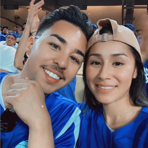 Profile Picture of Iris Uribe (@irisqs16) on Poshmark