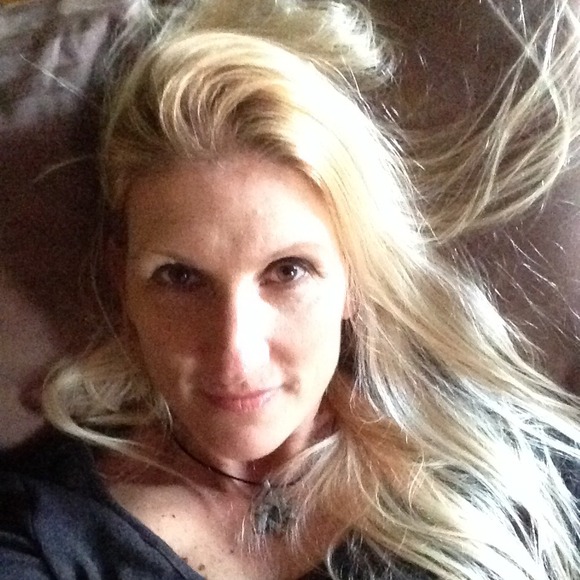 Profile Picture of Micki Wallerstein (@mickiplicki) on Poshmark