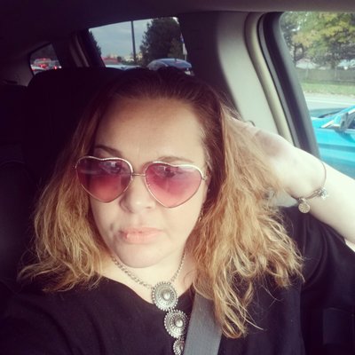 Profile Picture of Michele Burr (@mb12181971) on Twitter