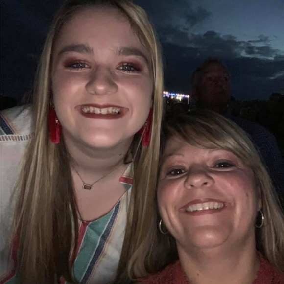 Profile Picture of Savannah Hawks (@s_hawks) on Poshmark